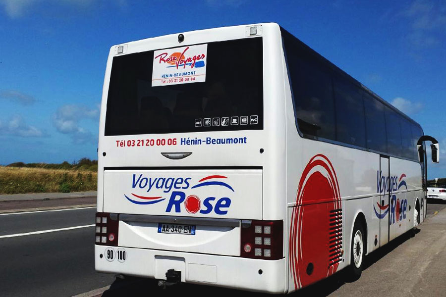 bus voyage rose arrière