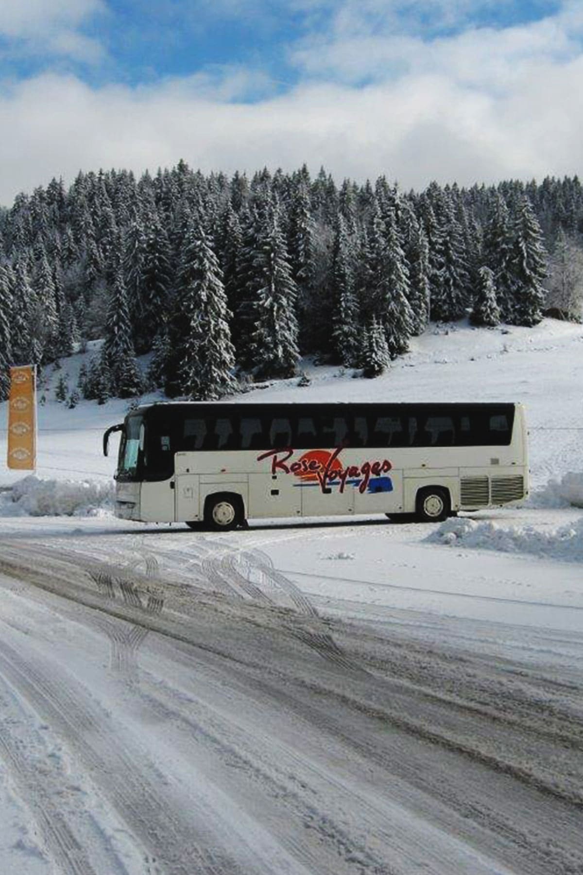 bus voyage rose côté logo